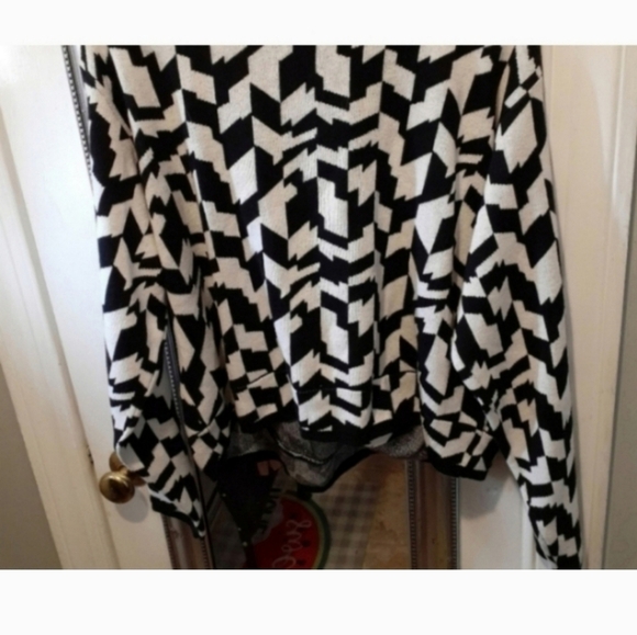🍁🍂Nwot Future collective striped sweater 1x - Picture 3 of 4
